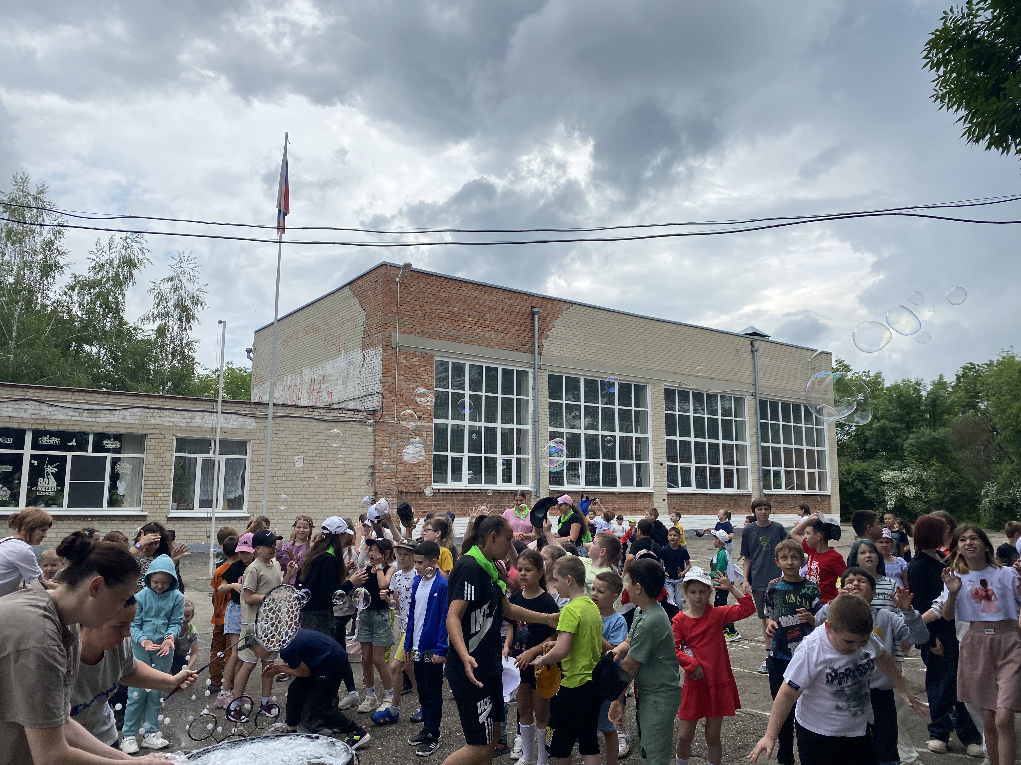 3 июня в МБОУ СОШ №26 открылся пришкольный лагерь «Радуга»!.